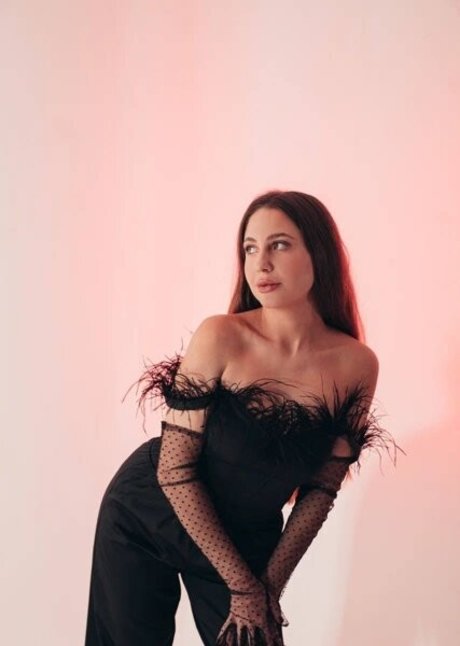Naakte gelekte OnlyFans-foto van Leeloolee
