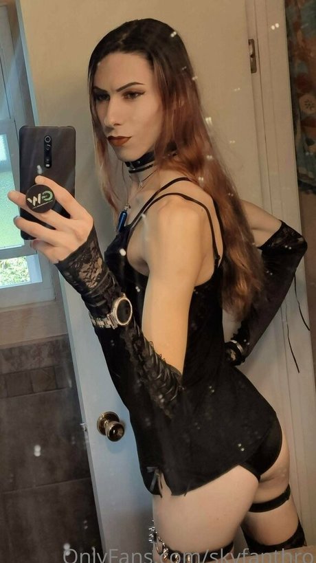Naakte gelekte OnlyFans-foto van Skyanthro