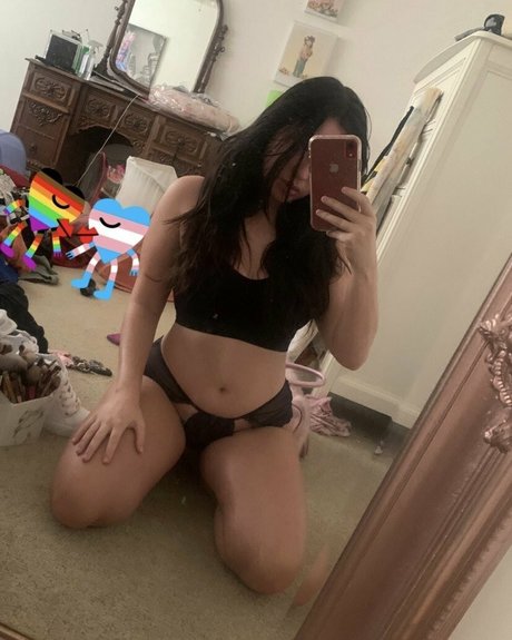 Naakte gelekte OnlyFans-foto van Auroraoral