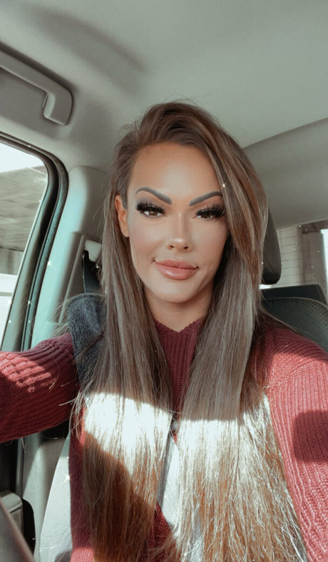 Naakte gelekte OnlyFans-foto van Ailadonovannn
