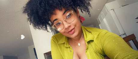 Naakte gelekte OnlyFans-foto van Elusivemulatto