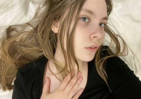 Naakte gelekte OnlyFans-foto van Mirtaworld