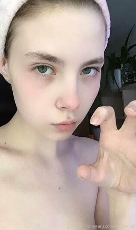 Naakte gelekte OnlyFans-foto van Mirtaworld