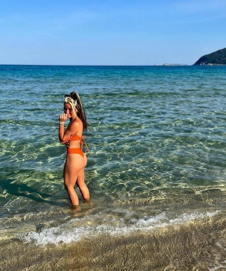 Naakte gelekte OnlyFans-foto van Delfi Granatto