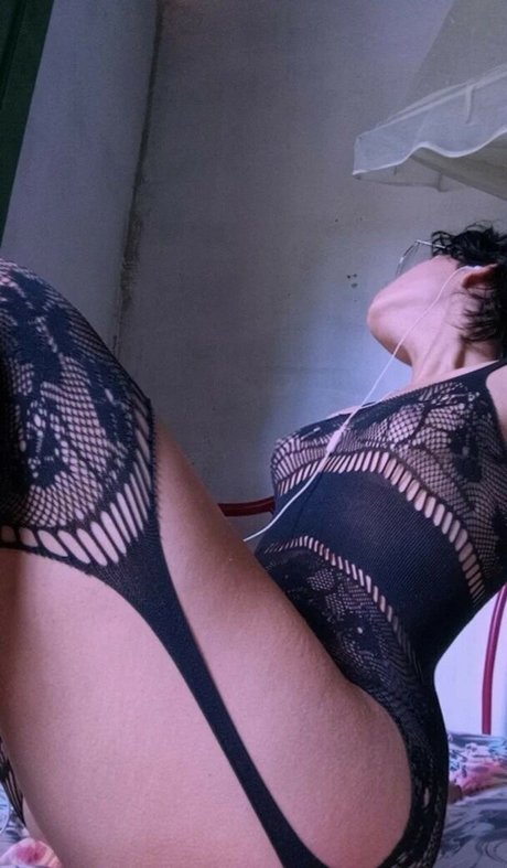 Naakte gelekte OnlyFans-foto van Lana Santhos