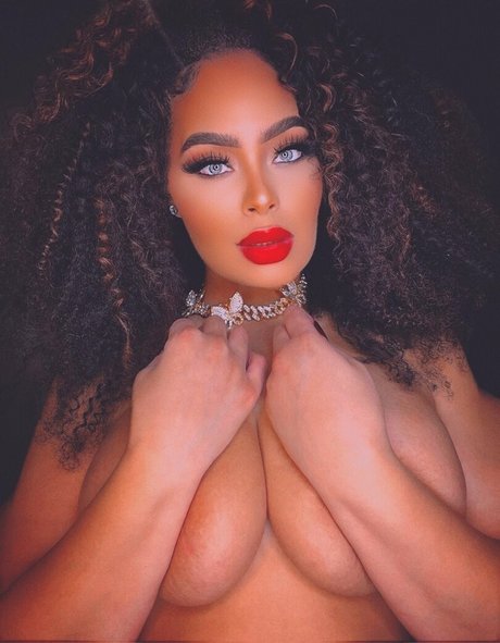Naakte gelekte OnlyFans-foto van Sirensaysseduce