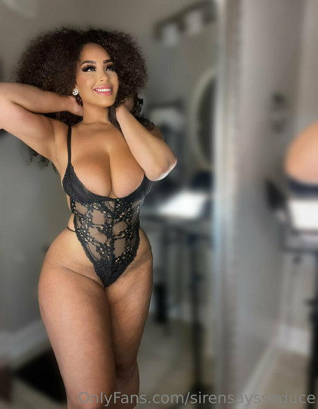 Naakte gelekte OnlyFans-foto van Sirensaysseduce