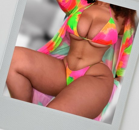 Naakte gelekte OnlyFans-foto van Sirensaysseduce