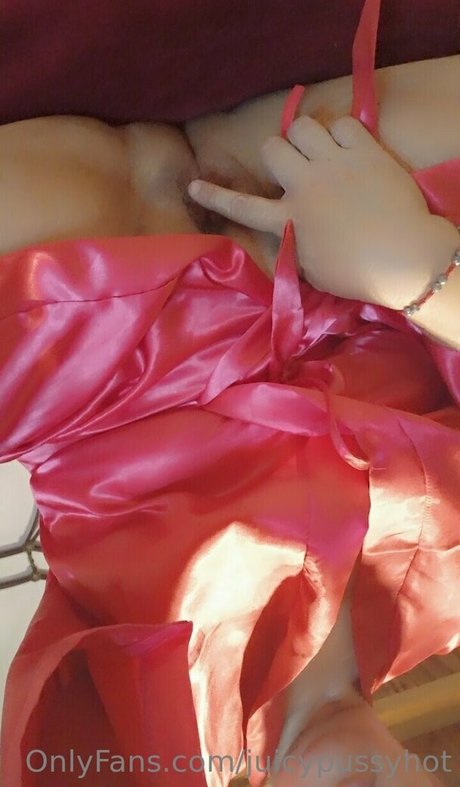 Naakte gelekte OnlyFans-foto van Juicypussyhot