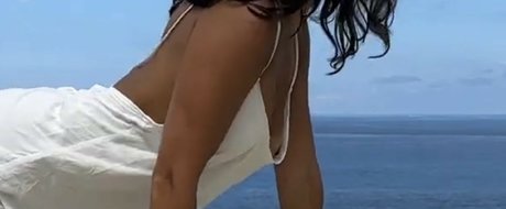 Naakte gelekte OnlyFans-foto van Thaisyoga