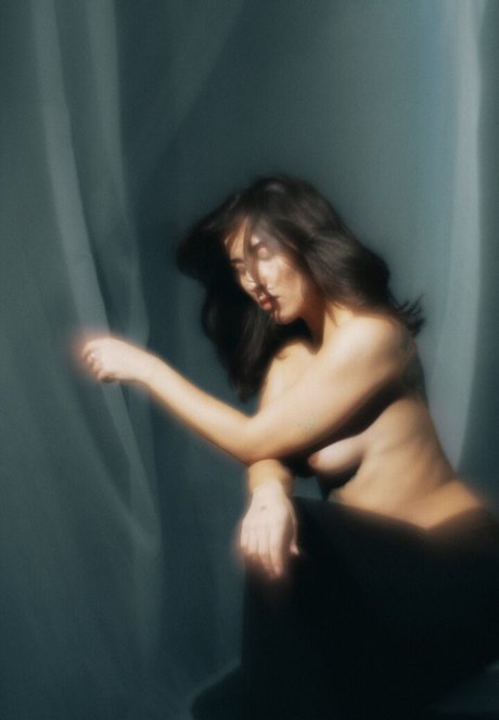 Naakte gelekte OnlyFans-foto van Thaisyoga