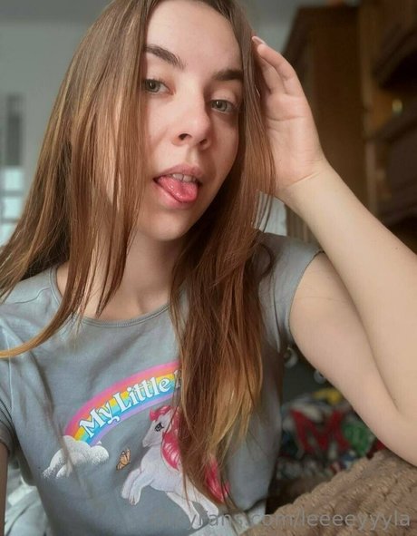 Naakte gelekte OnlyFans-foto van Leeeeyyyla