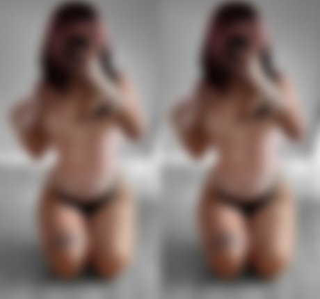 Naakte gelekte OnlyFans-foto van Softbunnyrae
