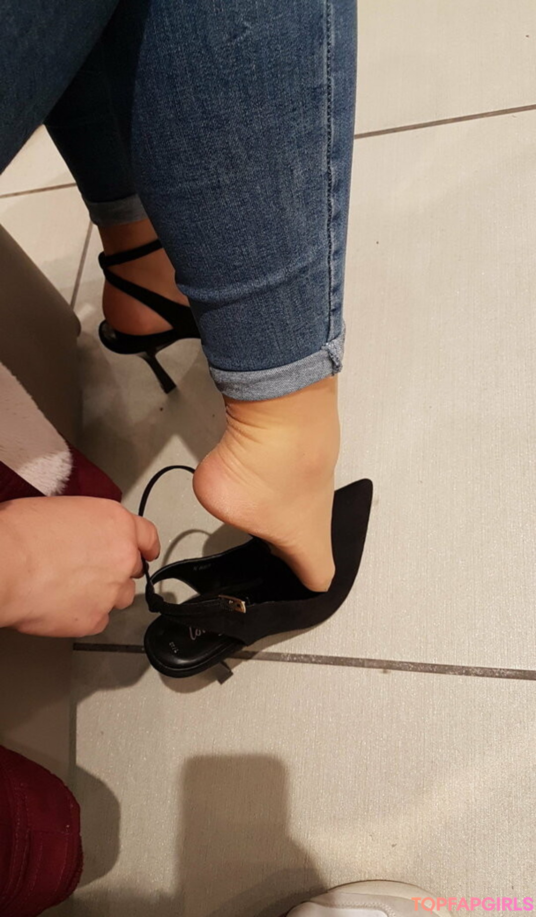 Naakte gelekte OnlyFans-foto van Nylonfeetladyswitzerland #2 Naakte gelekte OnlyFans-foto van Nylonfeetladyswitzerland #2