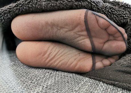 Naakte gelekte OnlyFans-foto van Nylonfeetladyswitzerland