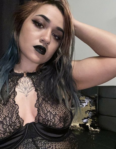 Naakte gelekte OnlyFans-foto van Ariquxeen