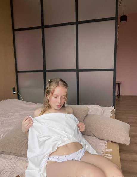 Naakte gelekte OnlyFans-foto van Ellielli