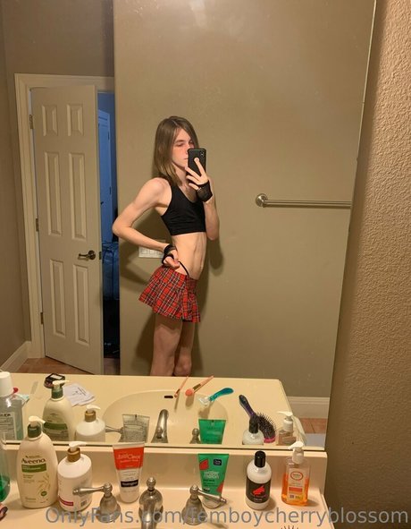 Femboycherryblossom