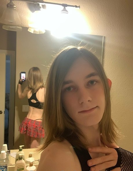 Femboycherryblossom