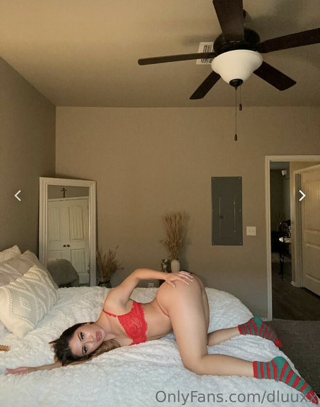 Naakte gelekte OnlyFans-foto van Daisy Tapia