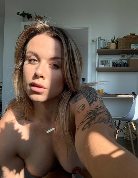 Naakte gelekte OnlyFans-foto van Oliviauncovered