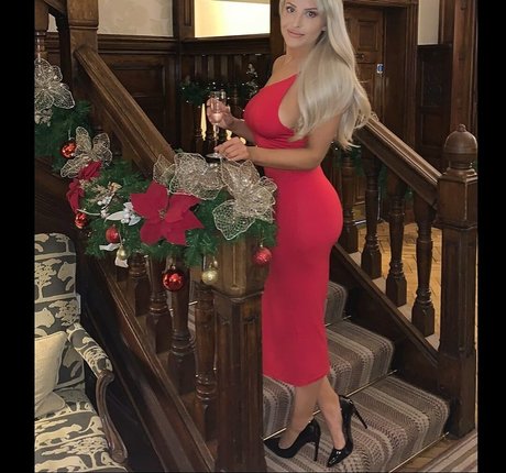Naakte gelekte OnlyFans-foto van Emma Louise Jones