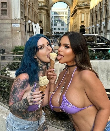 Naakte gelekte OnlyFans-foto van Grace Bon