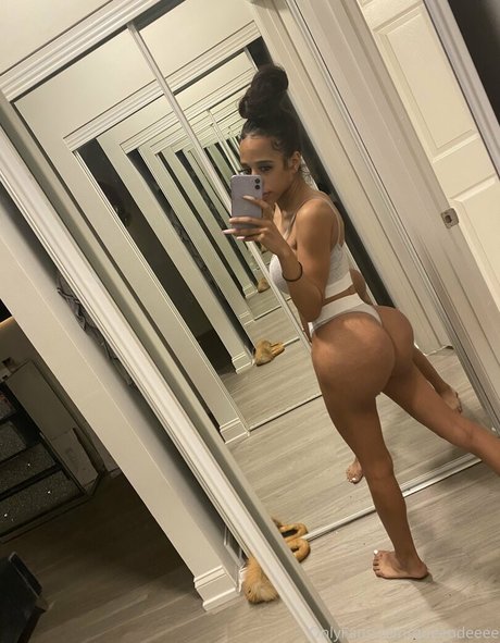 Naakte gelekte OnlyFans-foto van Onlymariss