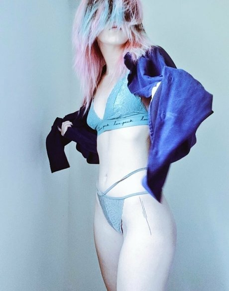 Naakte gelekte OnlyFans-foto van Deadpagen