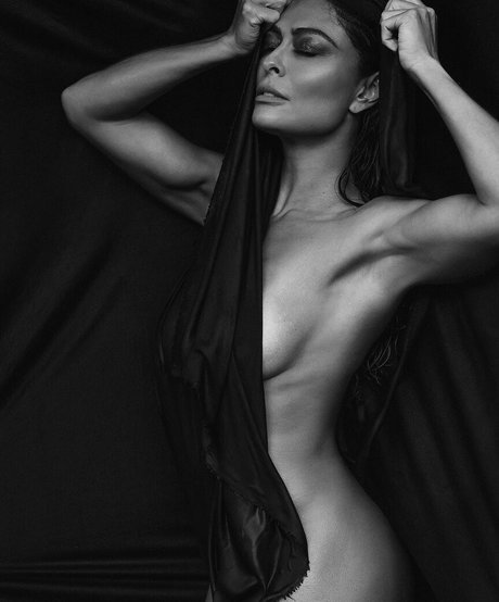 Naakte gelekte OnlyFans-foto van Juliana Paes