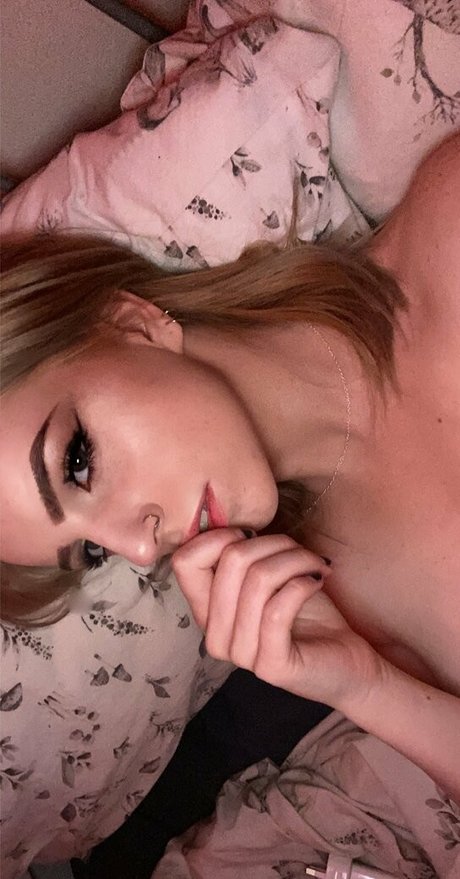 Naakte gelekte OnlyFans-foto van Freeryliepink