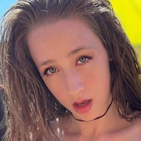 Naakte gelekte OnlyFans-foto van Ofchloerose
