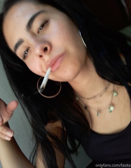 Naakte gelekte OnlyFans-foto van Fasita