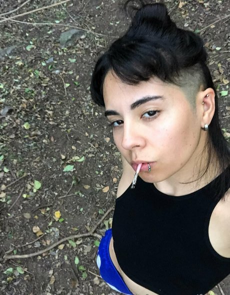 Naakte gelekte OnlyFans-foto van Fasita