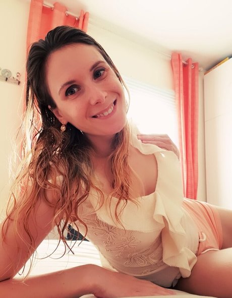 Naakte gelekte OnlyFans-foto van Ellyedelweiss