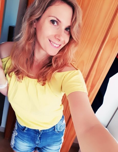 Naakte gelekte OnlyFans-foto van Ellyedelweiss