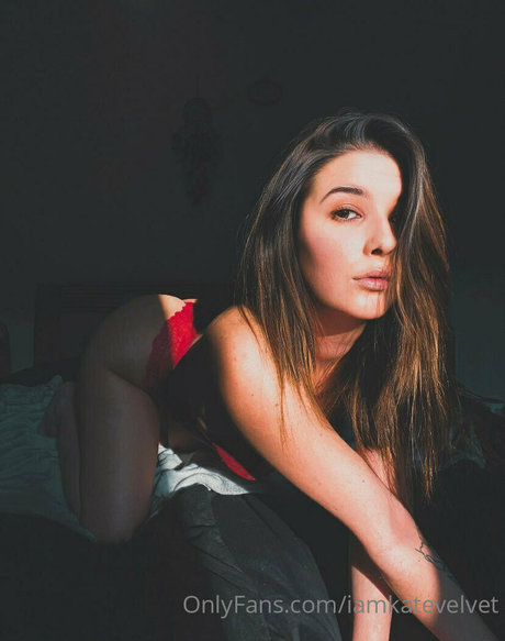 Naakte gelekte OnlyFans-foto van Katerinavelvet