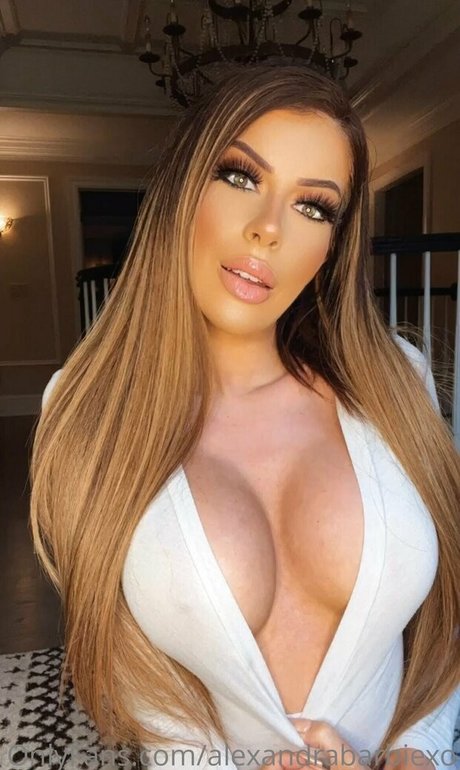 Naakte gelekte OnlyFans-foto van Alexandrabunnyxo