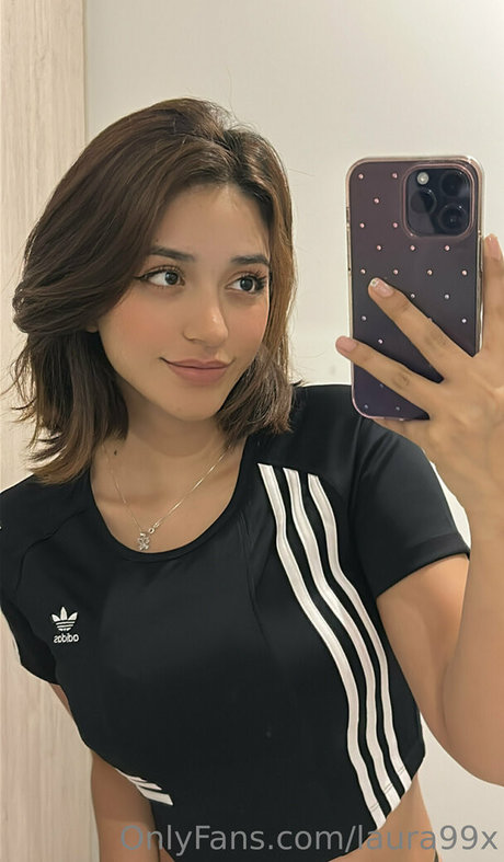 Naakte gelekte OnlyFans-foto van Laura99x