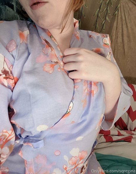 Naakte gelekte OnlyFans-foto van Sqregina