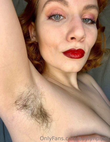 Naakte gelekte OnlyFans-foto van Evylynpiper