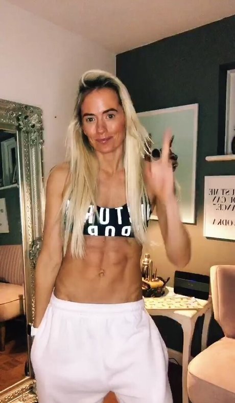 Naakte gelekte OnlyFans-foto van Amy Jo Simpson