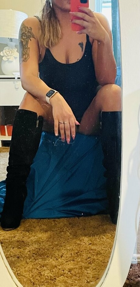 Naakte gelekte OnlyFans-foto van Lilpocahontass
