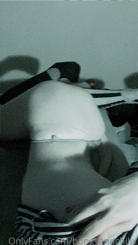 Naakte gelekte OnlyFans-foto van Bongsandchillx