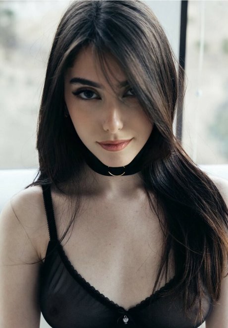 Naakte gelekte OnlyFans-foto van Shana Cohen