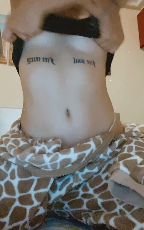 Naakte gelekte OnlyFans-foto van Babyevaofficial