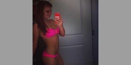 Naakte gelekte OnlyFans-foto van Bbygirl