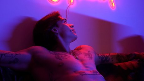 Naakte gelekte OnlyFans-foto van Mike De Beer