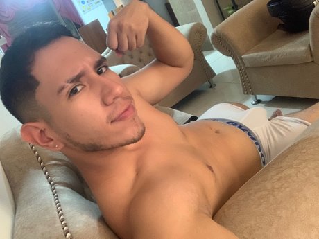 Naakte gelekte OnlyFans-foto van Migue