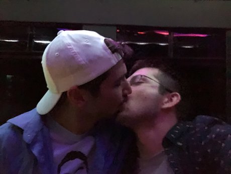 Naakte gelekte OnlyFans-foto van Colby And Mickey